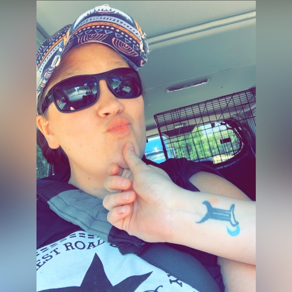 Meet Me - Elle 🖤 - Picture 7 of 14